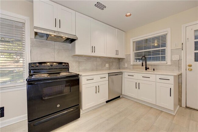 Building Photo - 465 Windsor Parkway