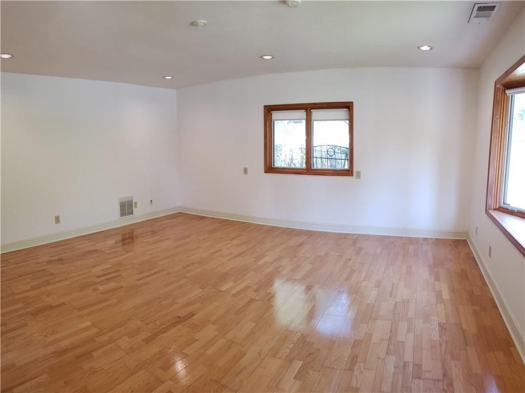 Building Photo - 3662 Rock Springs Dr