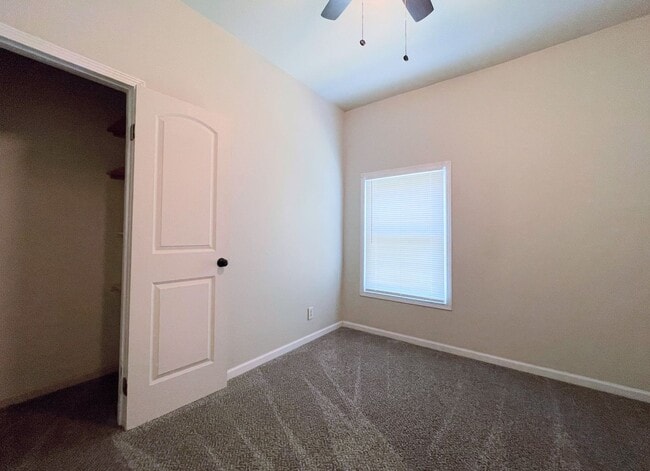 Building Photo - Spacious 3-Bedroom, 1.5 Bathroom Home