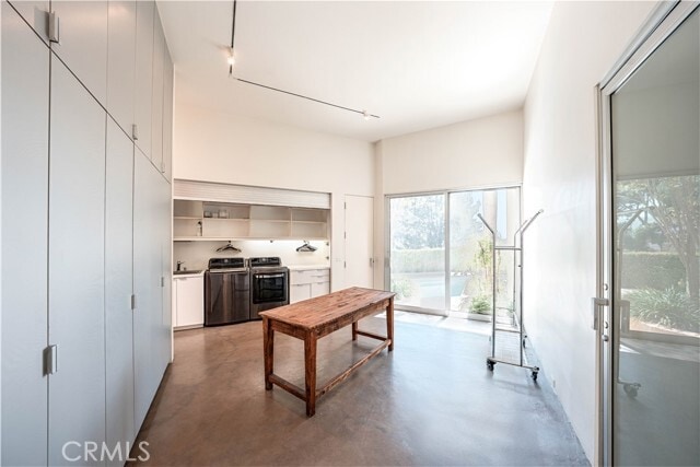 Building Photo - 10272 Overhill Dr