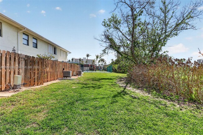 Building Photo - 9425 S Ocean Dr