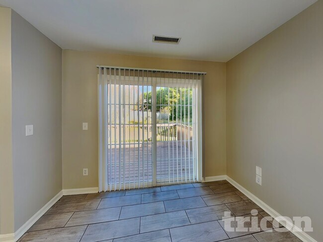 Building Photo - 11 Peridot Pl