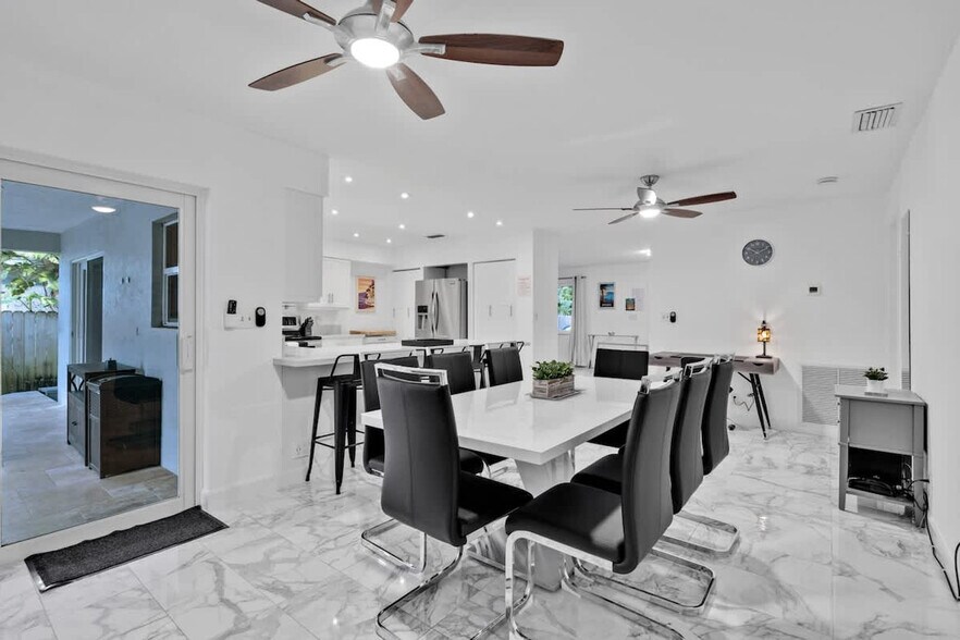 Building Photo - 2065 SW 28th Terrace