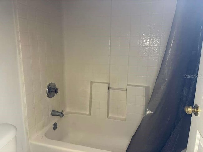 Building Photo - 548 E Walts Ave