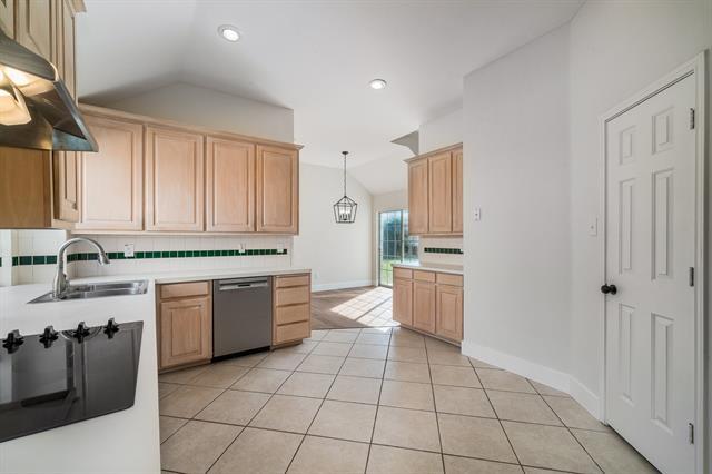 Building Photo - 4220 Oak Grove Dr