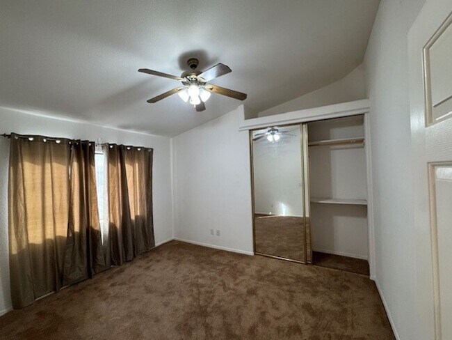 Building Photo - 3BR with SOLAR-NO Electric Bills! RV Gate & Parking, Bullhead Parkway