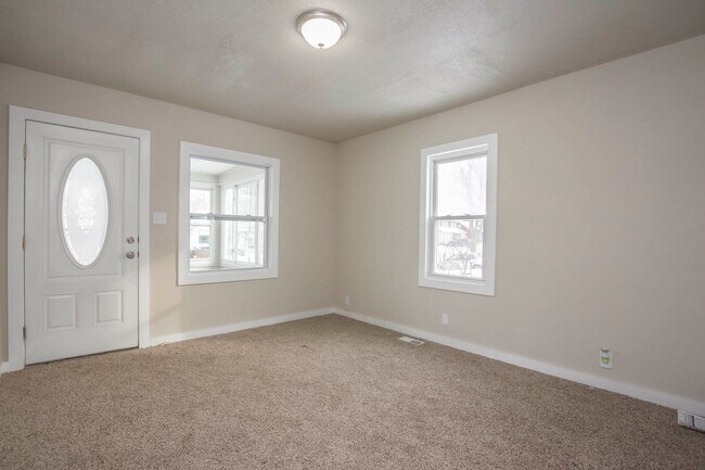 Building Photo - 3844 4th St
