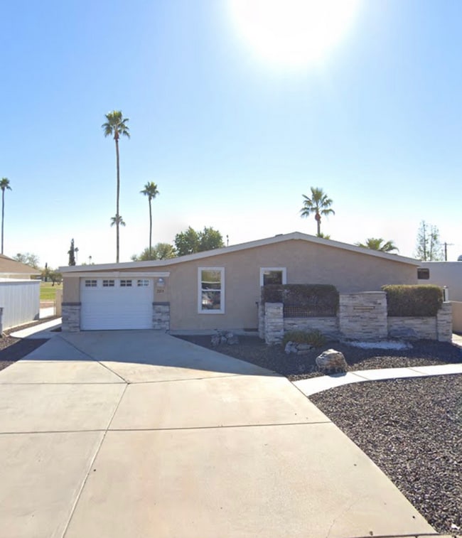 Primary Photo - 7215 E Inverness Ave