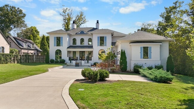 Building Photo - 3311 Skyline Dr