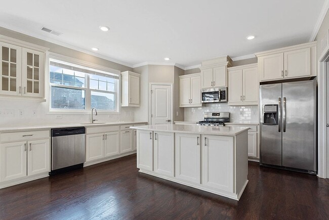 Building Photo - Great corner lot in Austin Creek with Fenced in Yard!