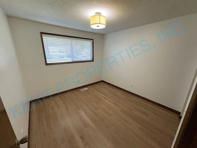 Building Photo - Charming 3-Bed Oasis with 2 Full Baths in Oregon City – 1,360 Sq. Ft. of Comfort Awaits!
