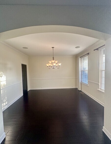 Building Photo - 402 Valley Spring Dr