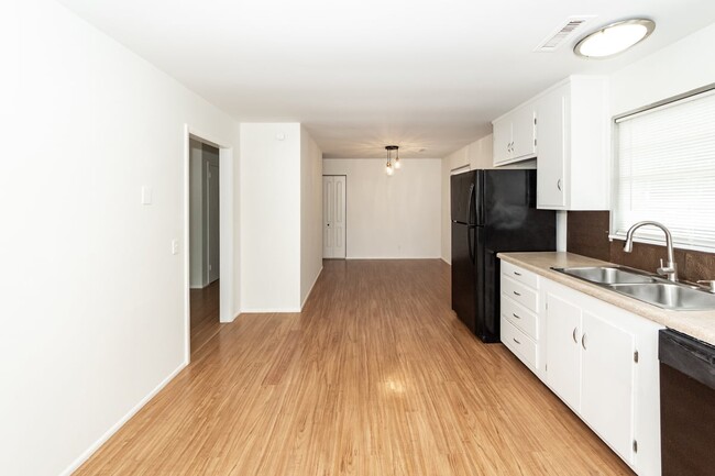 Building Photo - 1521 Juniper St