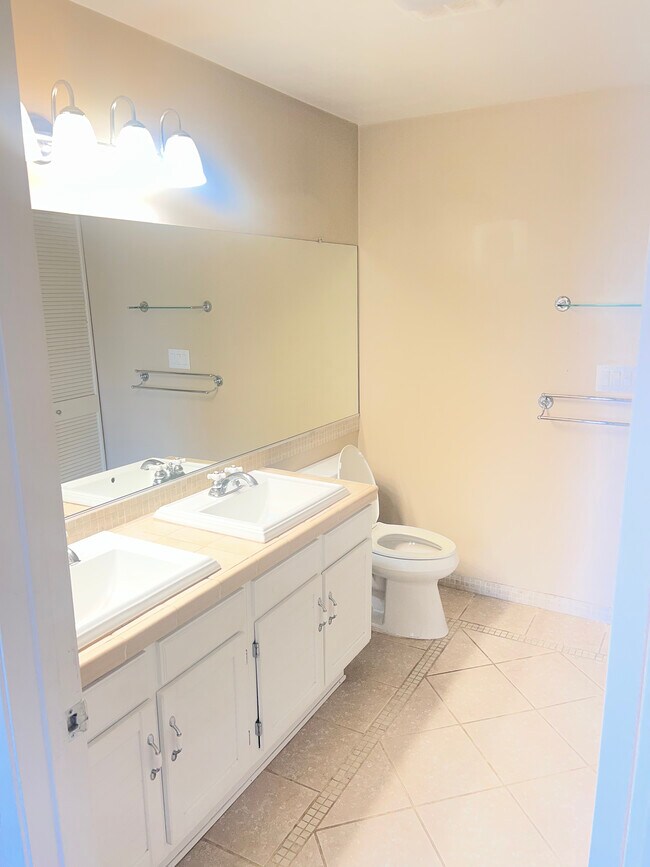 Building Photo - 5500 Torrance Blvd