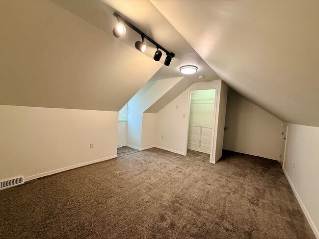Building Photo - 202 Heatherwood Dr