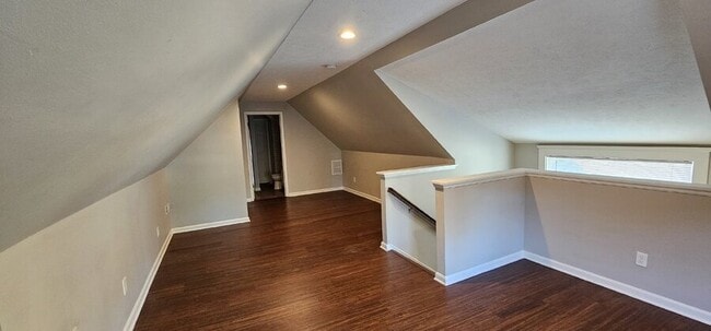 Building Photo - 1850 W 48th St