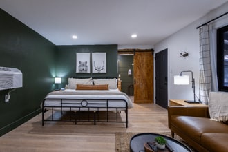 Building Photo - 1078 E White Mountain Blvd