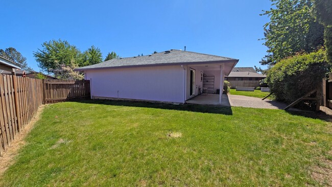 Building Photo - One level home with lots of character in H...