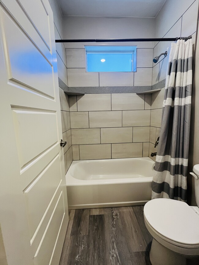 Building Photo - 2721 Hazel Dr