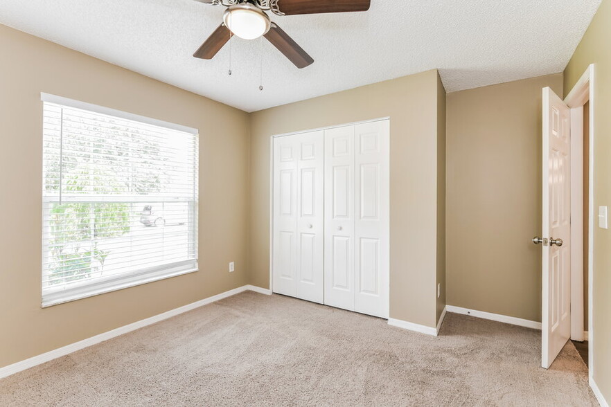 Building Photo - 547 Brentford Ct