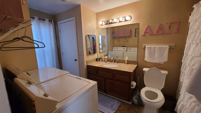 Master Bath - 2219 Terrace Way