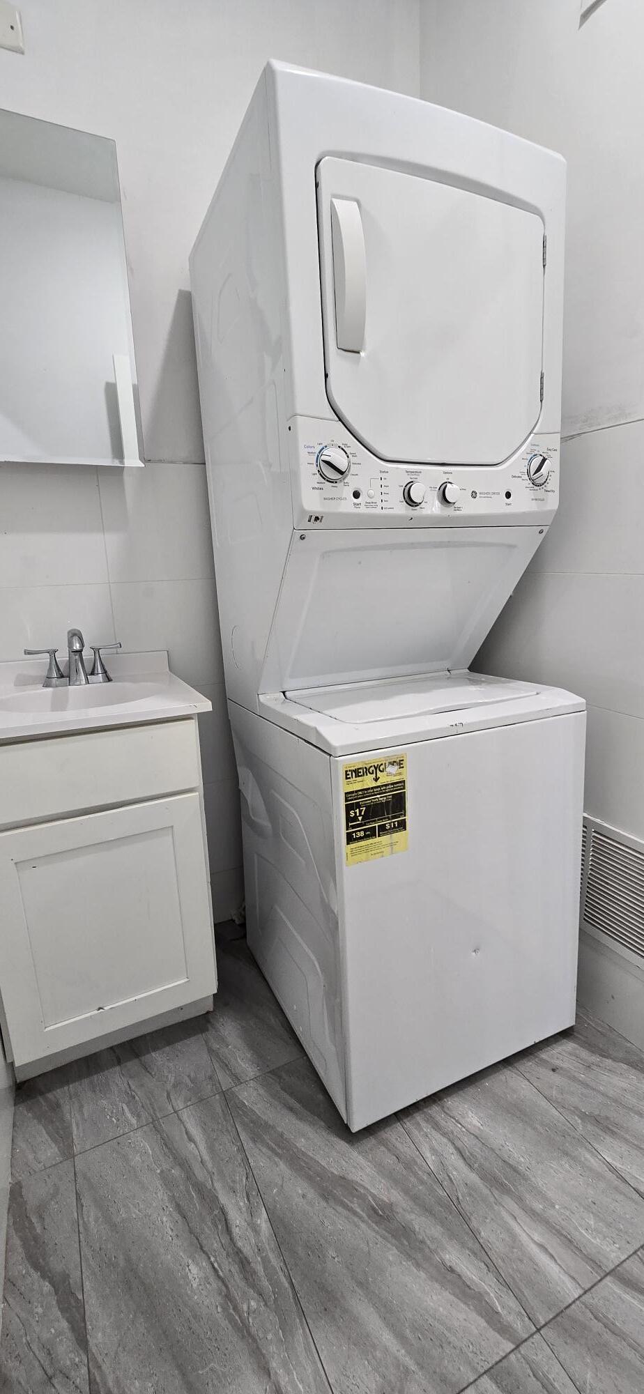 Building Photo - 487 Ocean Ave