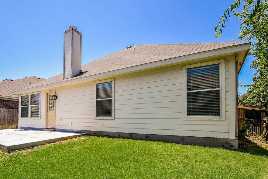 Building Photo - 10004 Chadbourne Rd