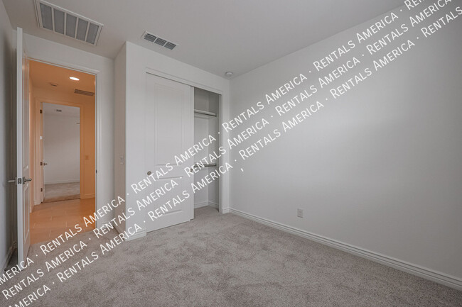 Building Photo - 16911 W Siesta Wy