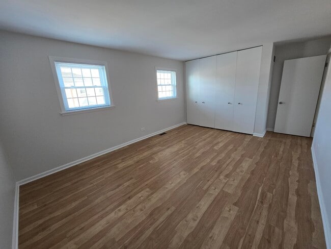 Building Photo - 2136 Rugen Rd