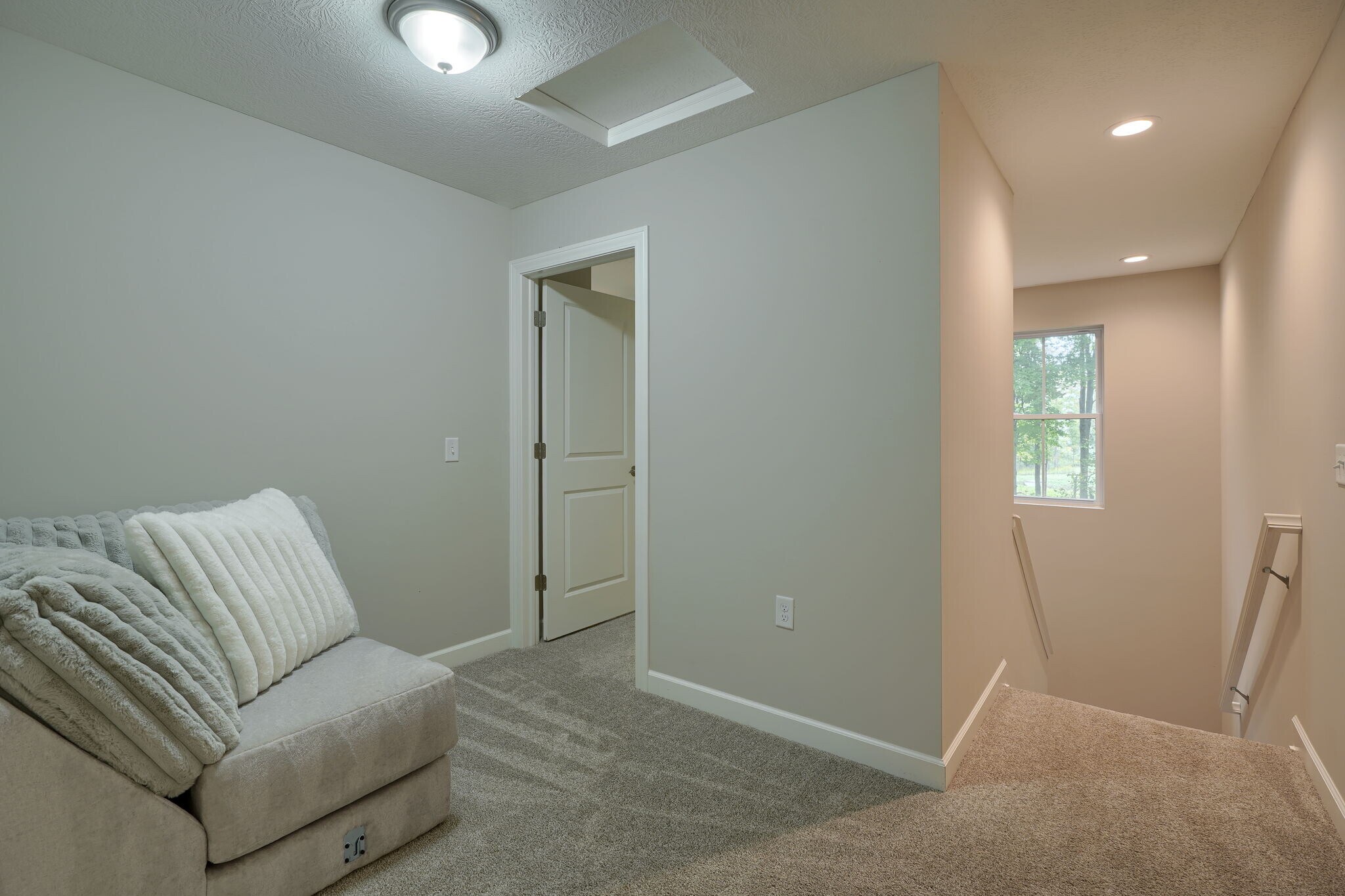 Building Photo - 275 Hyatts Rd