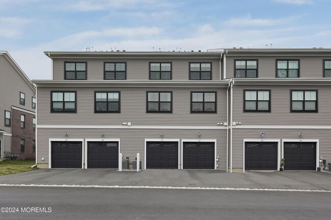 Building Photo - 50 Midway Rd S