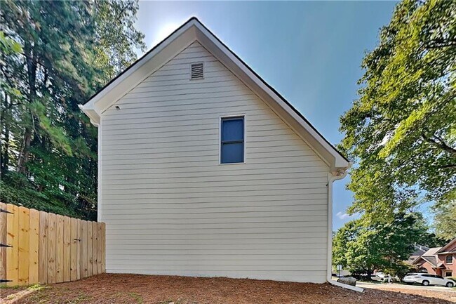 Building Photo - 3174 Vickery Dr NE