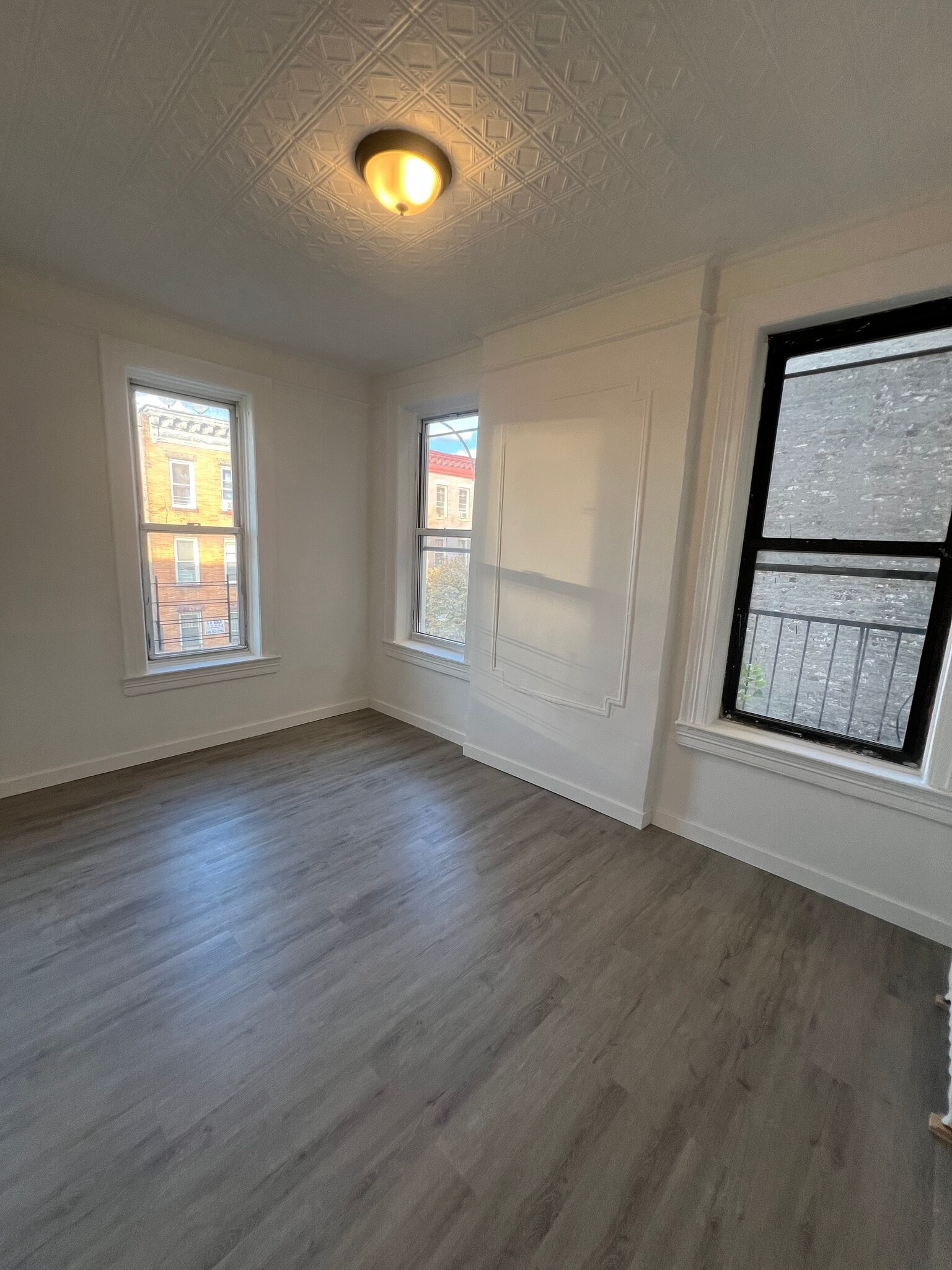 Building Photo - 506 52nd St
