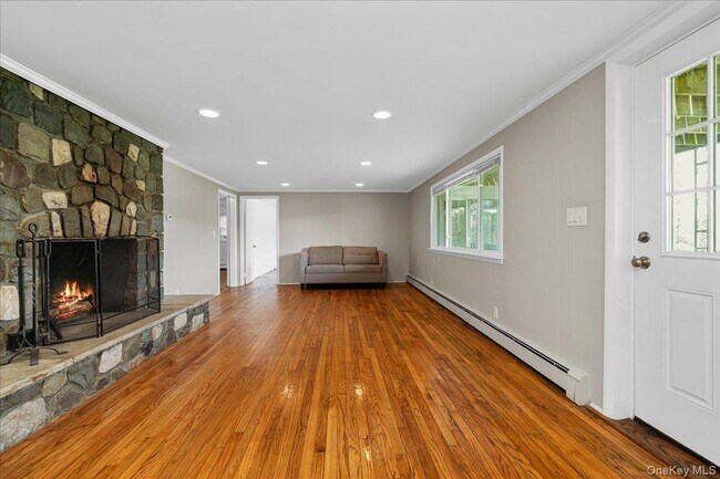 Building Photo - 14 Hemlock Hill