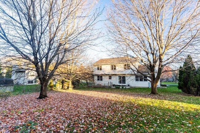 Building Photo - 731 Matts Dr