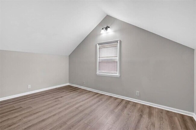 Building Photo - 600 Mansfield St