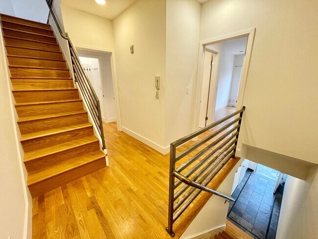 Building Photo - Prime Noe Valley 3 Level Condo w/2 car Garage, Rooftop Deck - Elizabeth @  San Jose
