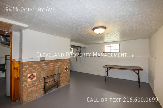 Building Photo - 9414 Dorothy Ave