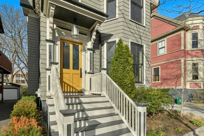Building Photo - 13 Greenough Ave
