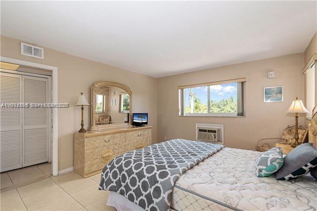 Building Photo - 161 NE 10th Ave