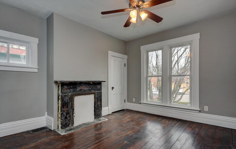 FRONT BEDROOM - 1021 Madison Ave