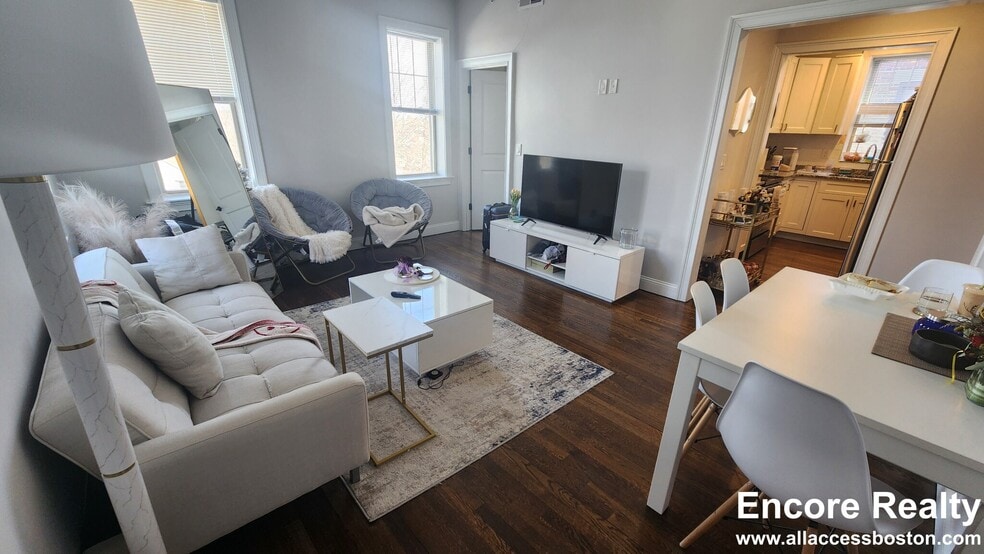 Building Photo - 105 Strathmore Rd