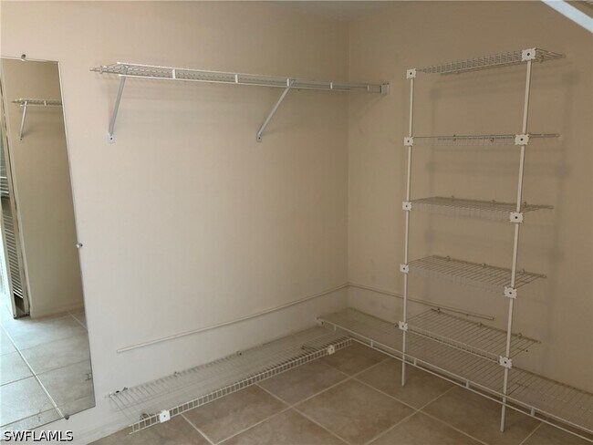 Building Photo - 513 Lake Louise Cir