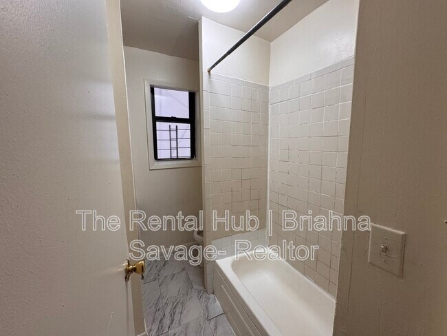 Building Photo - 4 Van Cortlandt Park Ave