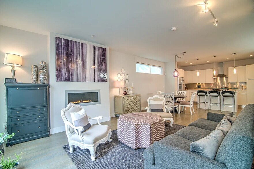 Building Photo - 2945 Umatilla St