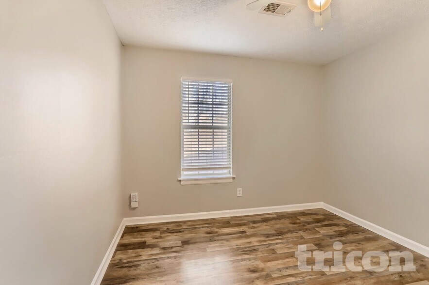 Building Photo - 270 Hayward Ln