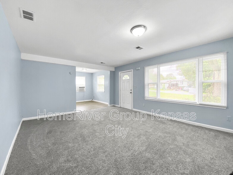 Building Photo - 1123 S Haden St