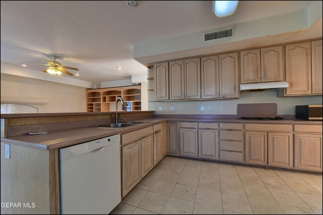 Building Photo - 6123 La Posta Dr