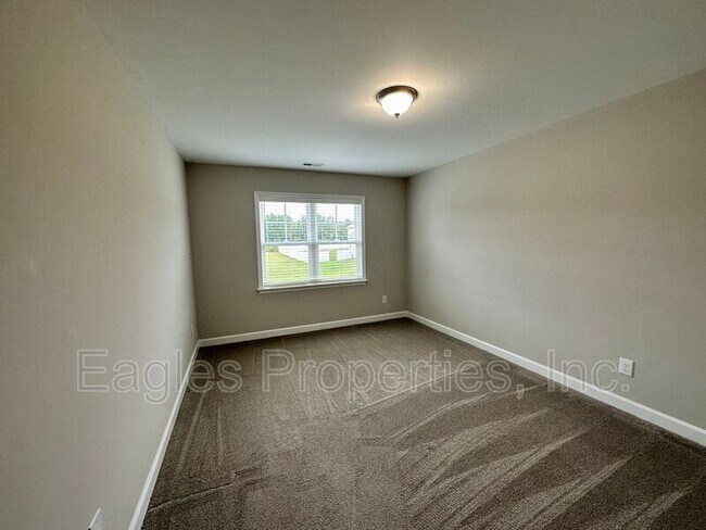 Building Photo - 451 Fallingbrook Dr