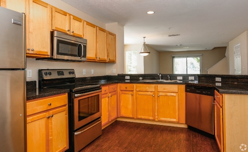 Building Photo - 5848 Lake Pointe Village Cir